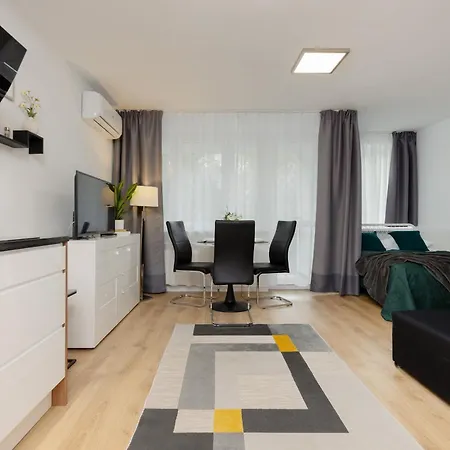 Bruna Metro Pole Mokotowskie By Renters Apartment