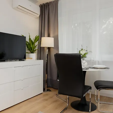 Bruna Metro Pole Mokotowskie By Renters Warschau